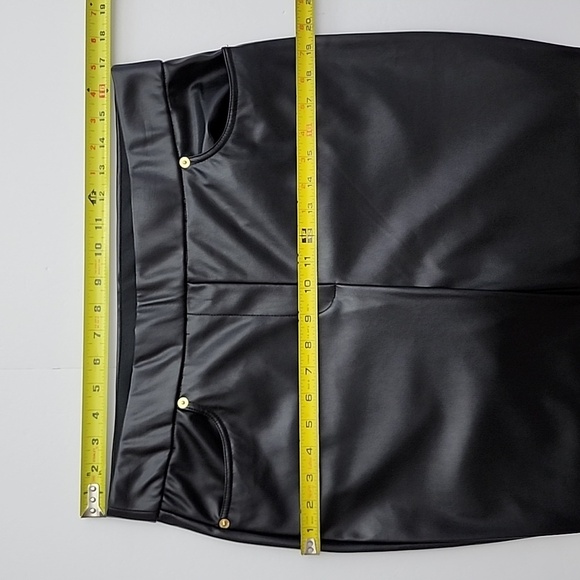 NWT Michael Kors Women's Black Faux Leather Stretch Cropped Pants Size L - Picture 13 of 15